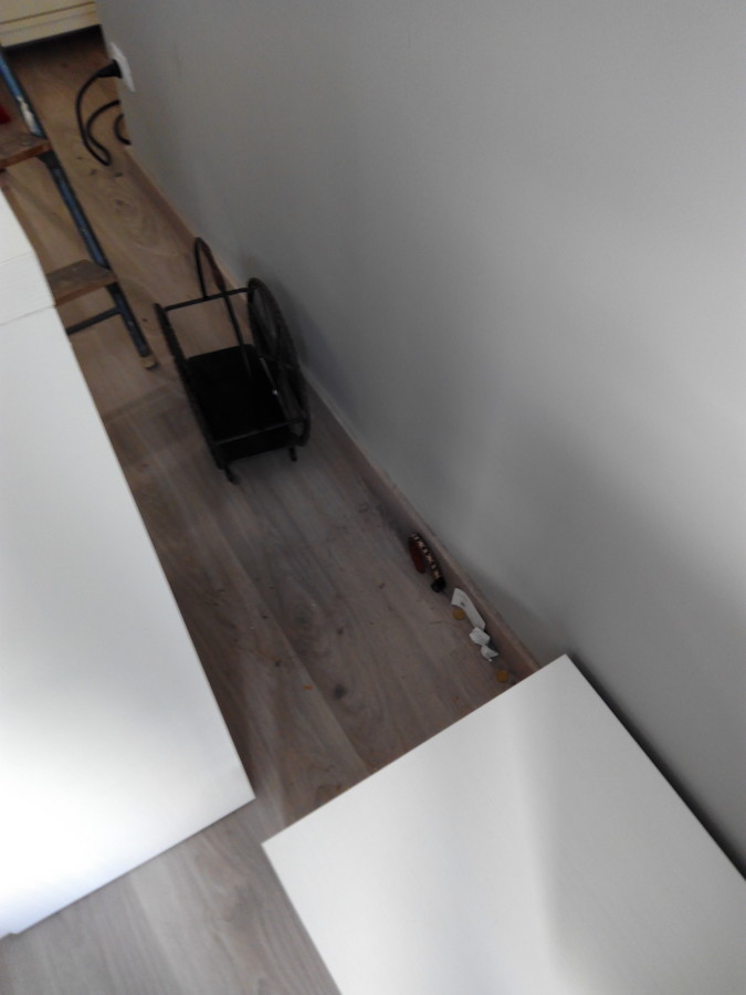 detrás de mueble del comedor