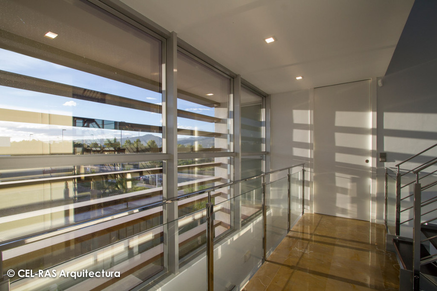Dibujo de las luces del atardecer en el interior de la vivienda