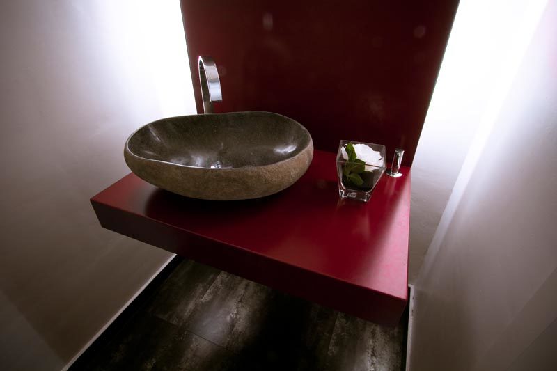 Diseño baño a medida con iluminación integrada