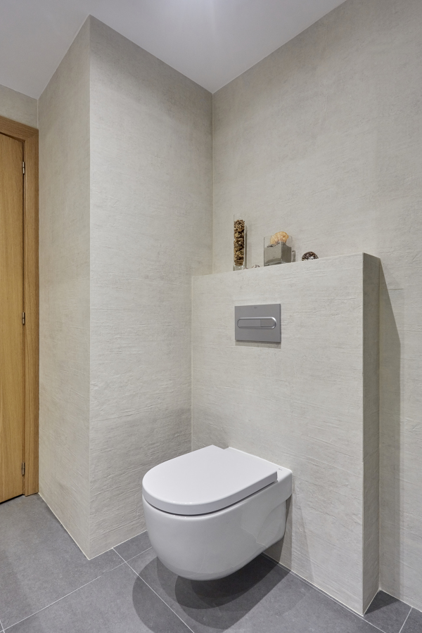 Diseño de Baño Clásico Minimalísta Monocromático