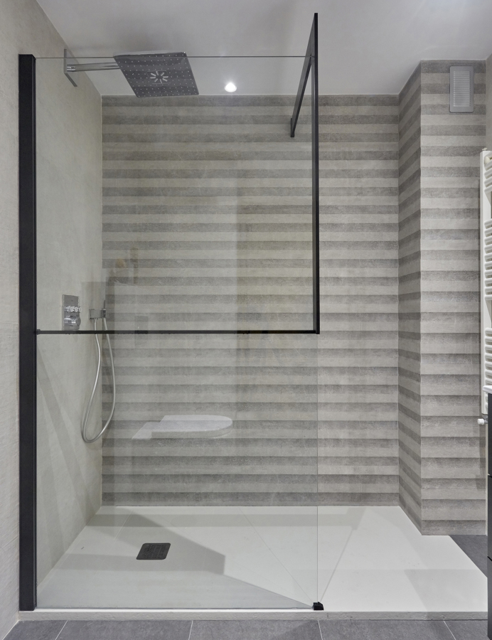 Diseño de Baño Clásico Minimalísta Monocromático