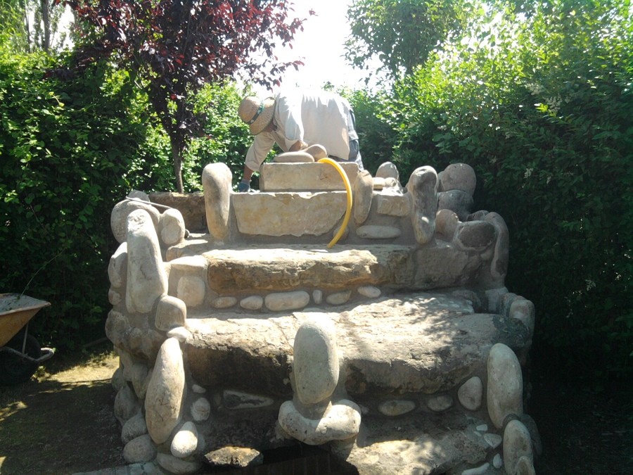 Diseño de estanque con cascada