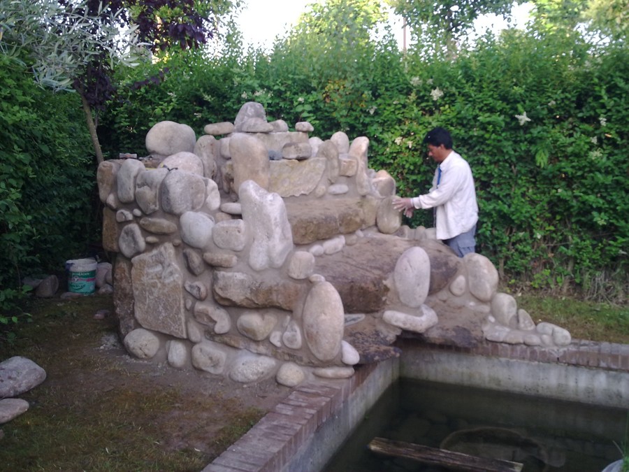 Diseño de estanque con cascada