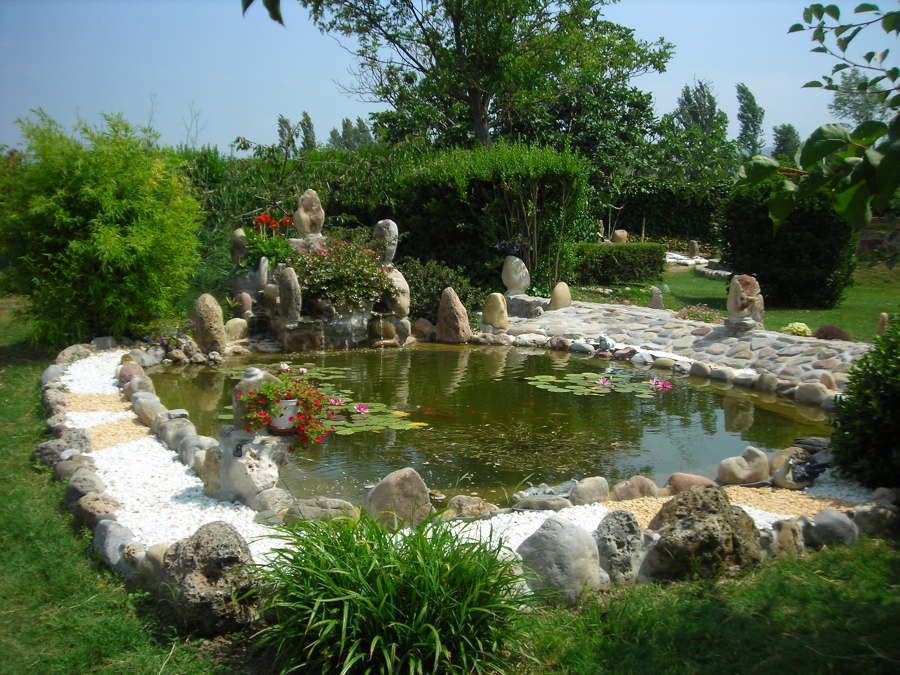 Diseño de estanque con cascada