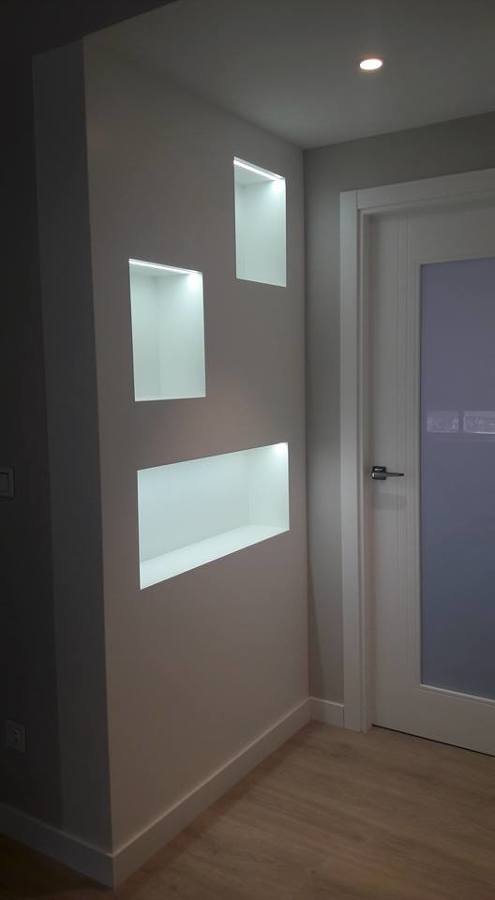 diseño de mueble lacado con led integrado en entrada