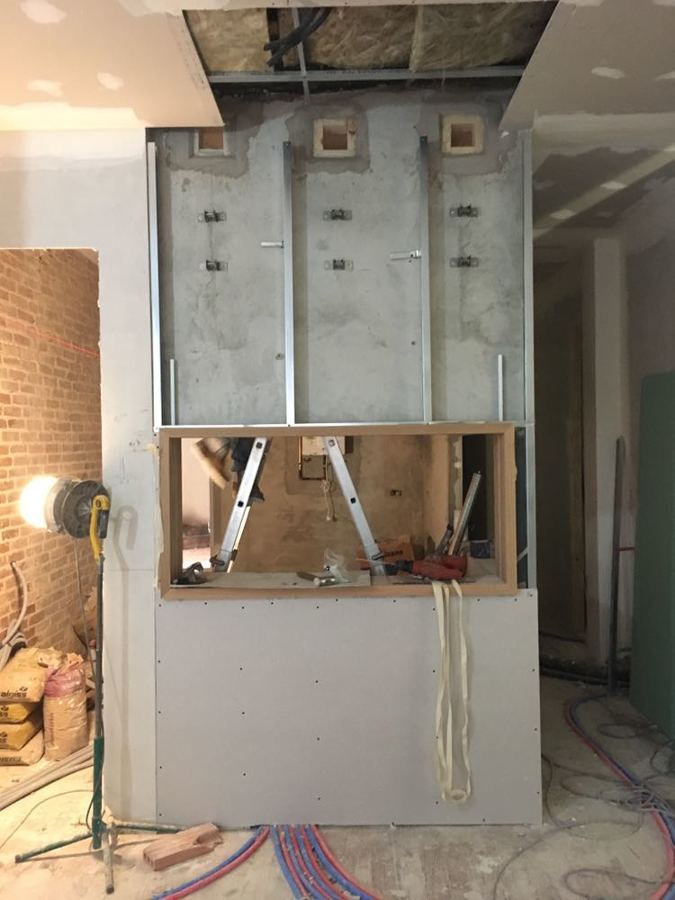 Ventana mecanizada en proceso