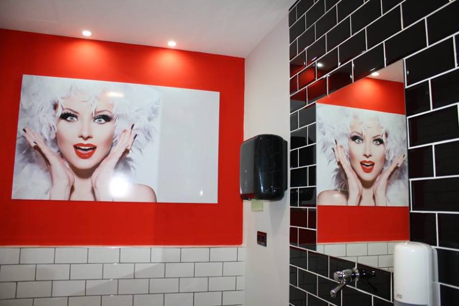 DISEÑO WC SEÑORAS EN CENTRO DE ESTÉTICA