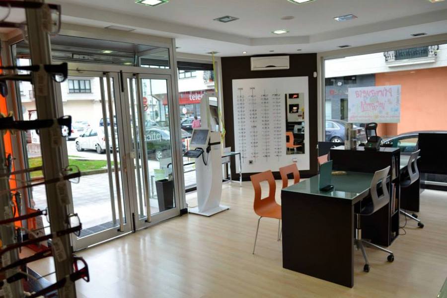 Diseño y obra de local comercial para Óptica