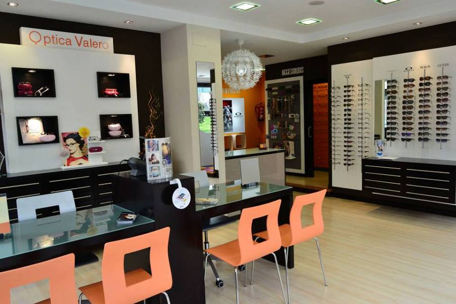 Diseño y obra de local comercial para Óptica