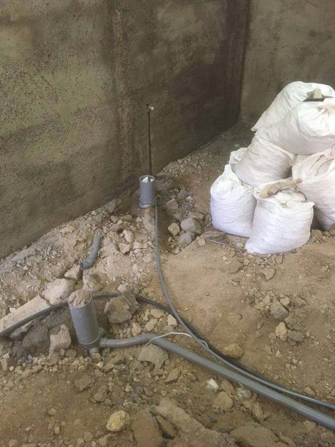 Distribución del nuevo saneamiento y fontanería.