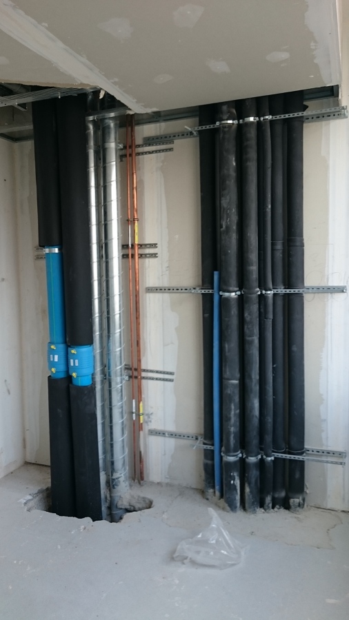 Distribuirnos de tuberías por planta