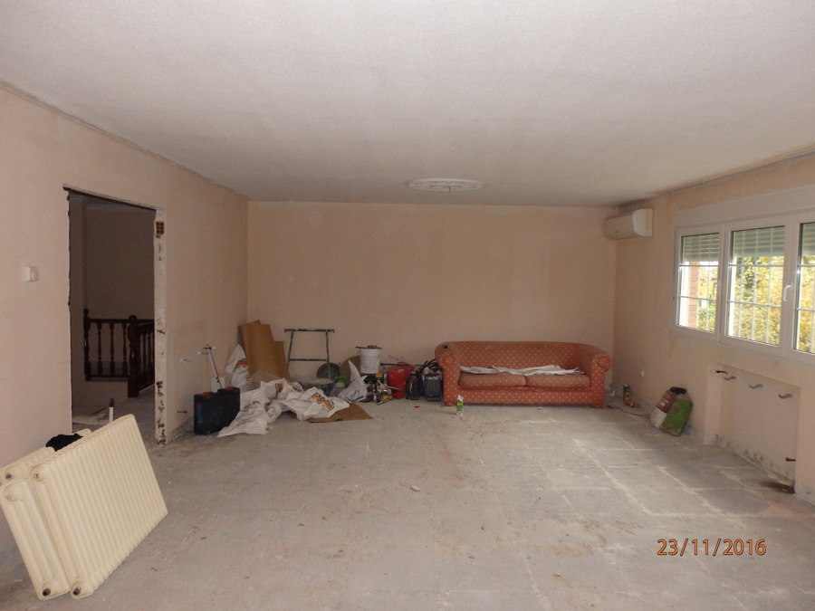 Dorm principal con baño y vestidor. Planta baja