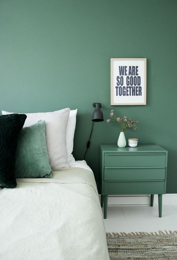 Dormitorio pared verde