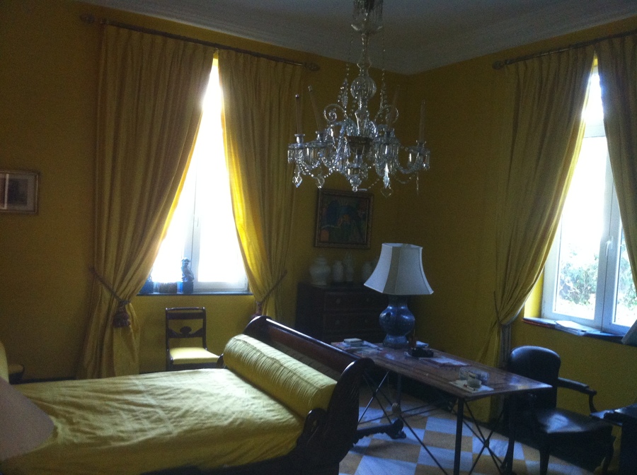 Dormitorio amarillo