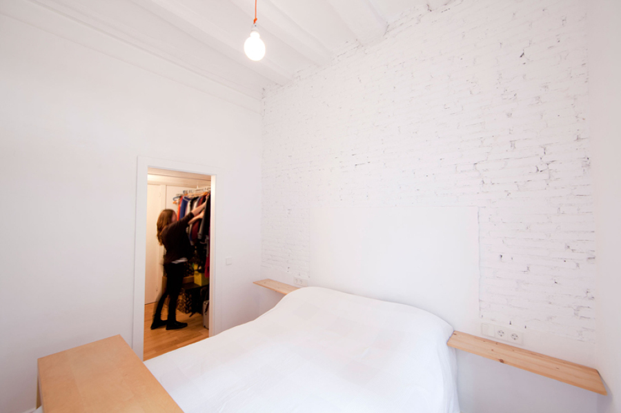 Dormitorio blanco con vestidor