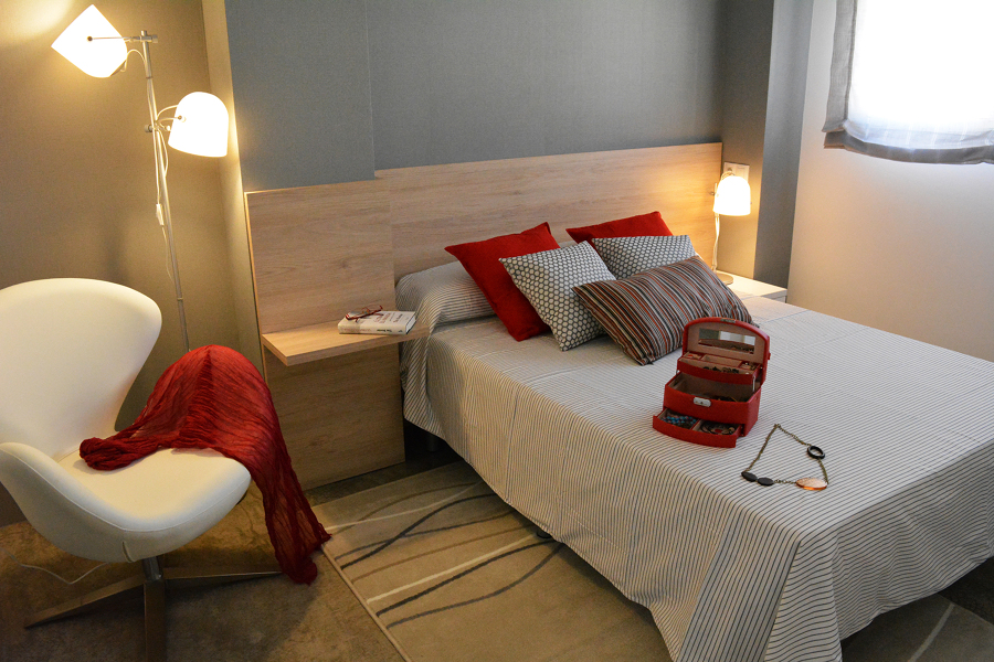 Dormitorio cabecero madera