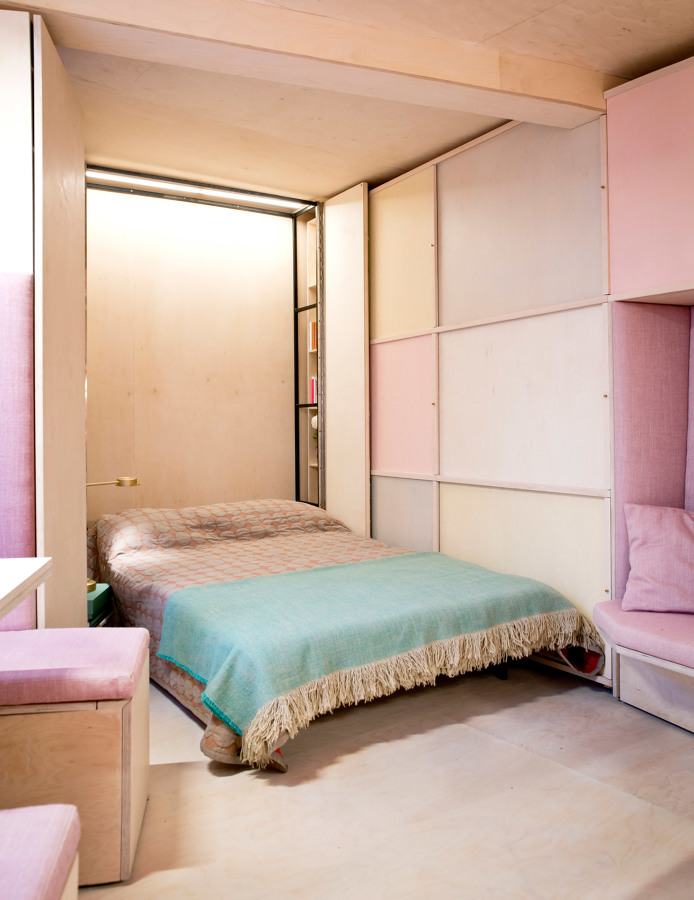 Dormitorio con cama plegable