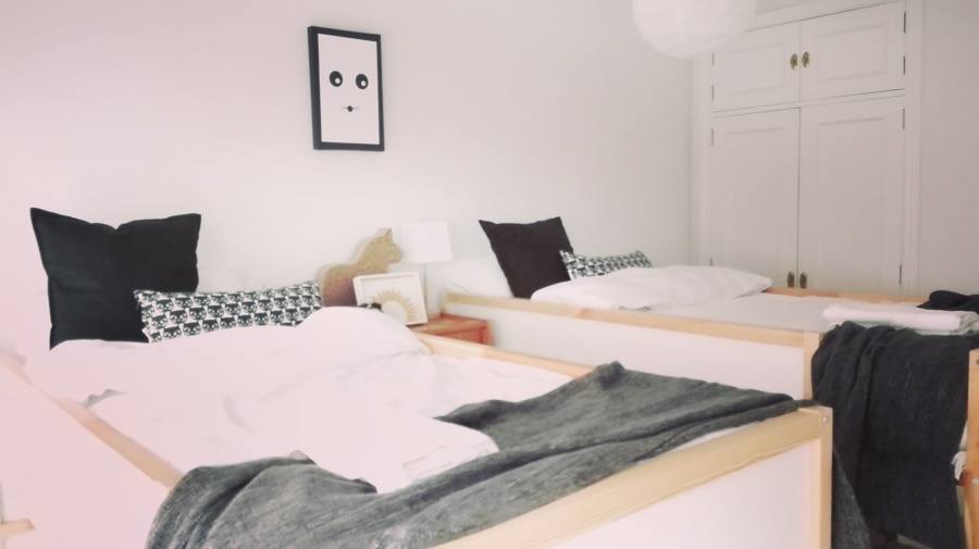 Dormitorio con dos literas