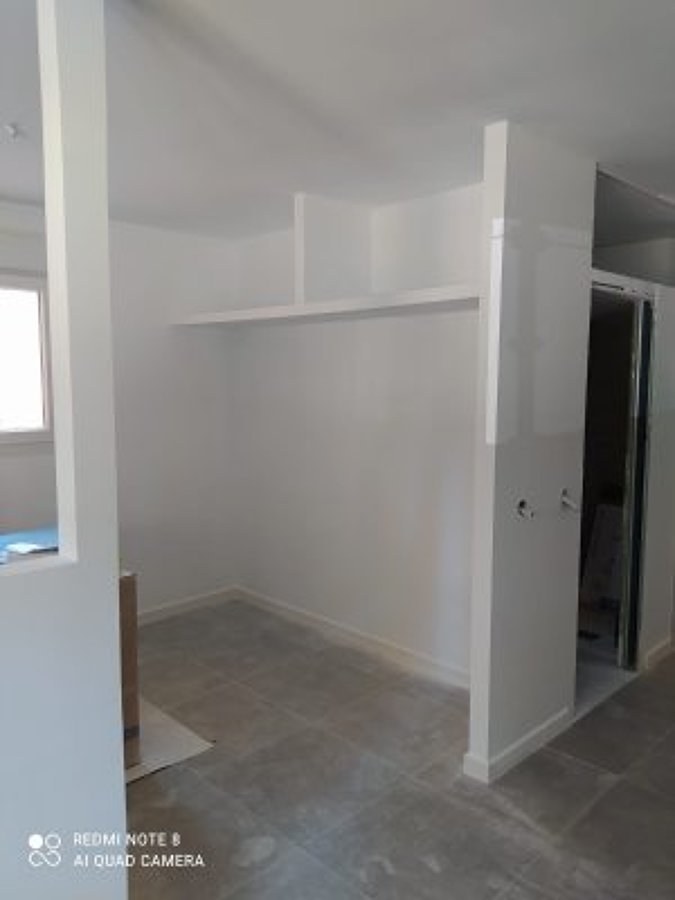 Dormitorio con ropero empotrado