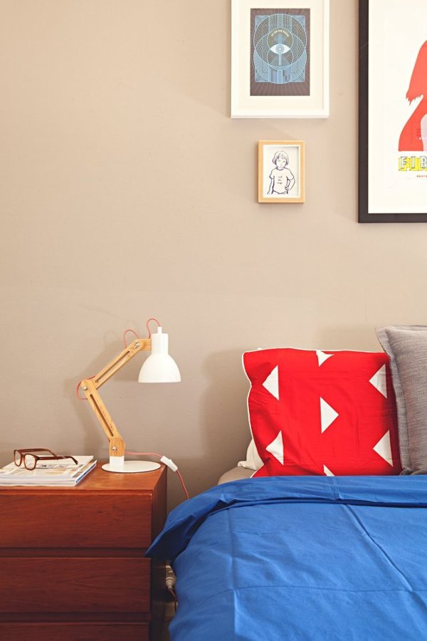 Dormitorio con toques de color