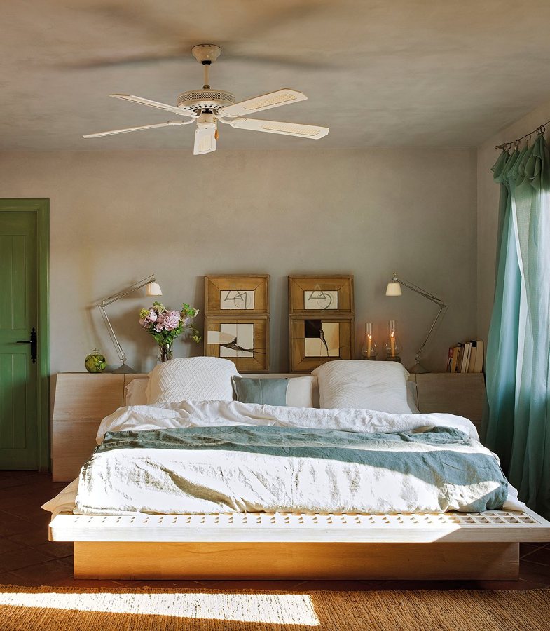 dormitorio con ventilador de techo