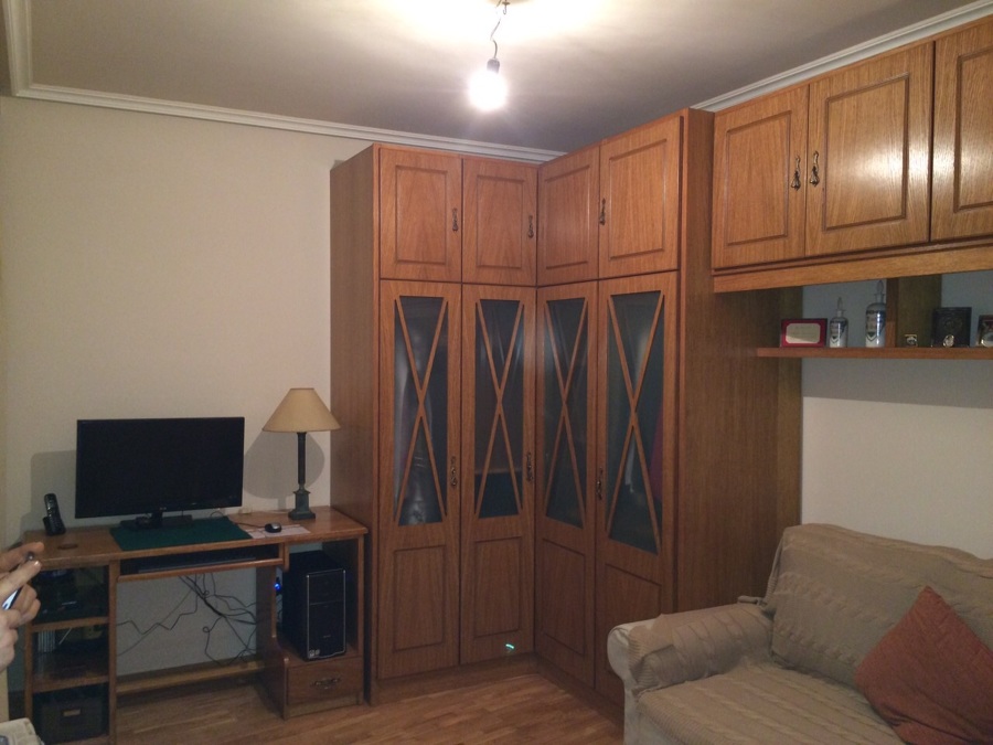 Dormitorio diseño personalizado y escritorio.