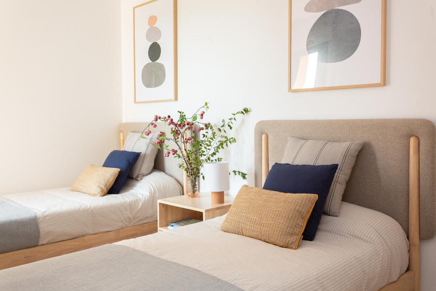 Dormitorio juvenil infantil invitados azul y gris