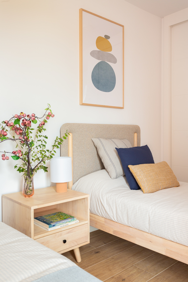 Dormitorio juvenil infantil invitados azul y gris