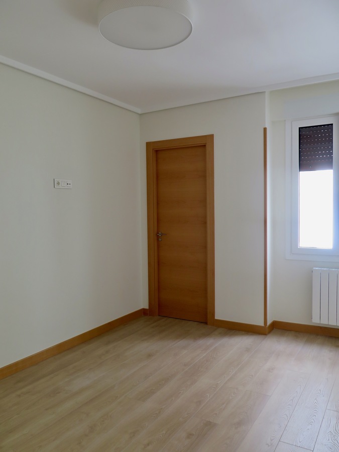 Dormitorio principal con baño en suite.