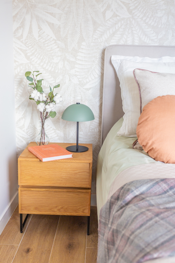 Dormitorio verde cálido