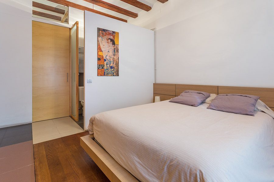 Dormitorio y baño en suite