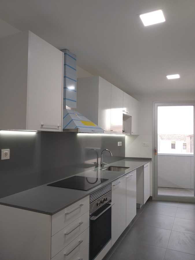 Downlight cuadrados y tira de led