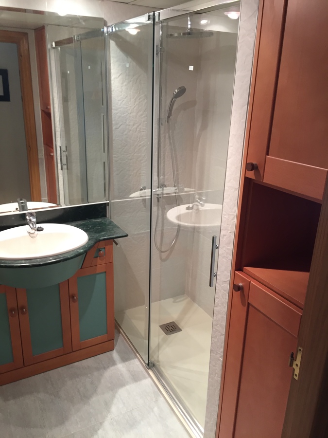 DUCHA + MAMPARA + ARMARIO COLUMNA