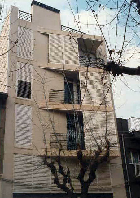 EDIFICI D'HABITATGES A BADALONA. BARCELONA