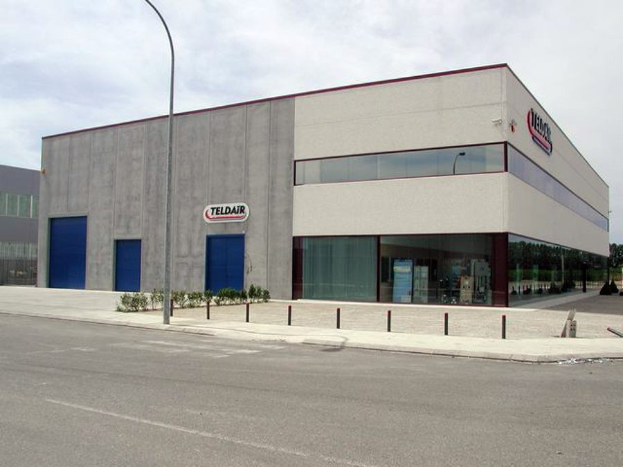 Edificio comercial y oficinas.