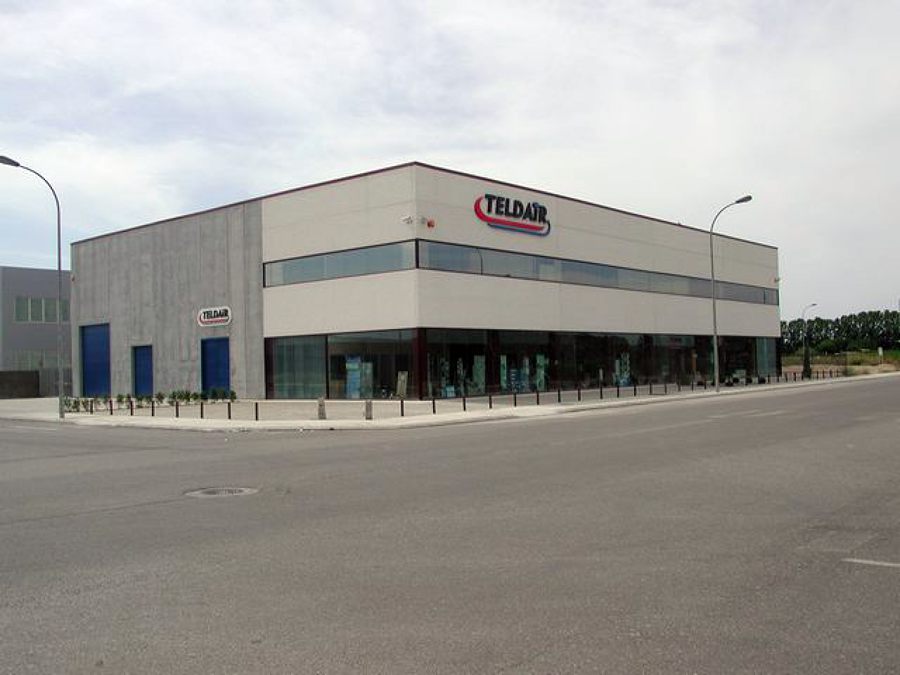 Edificio comercial y oficinas.