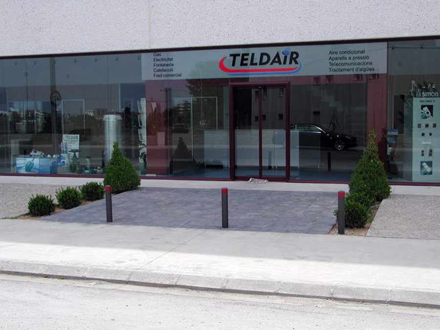 Edificio comercial y oficinas.