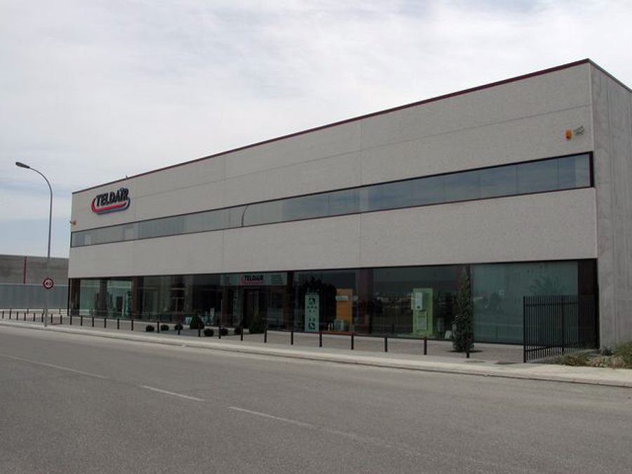 Edificio comercial y oficinas.