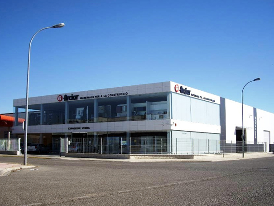 Edificio comercial y oficinas.