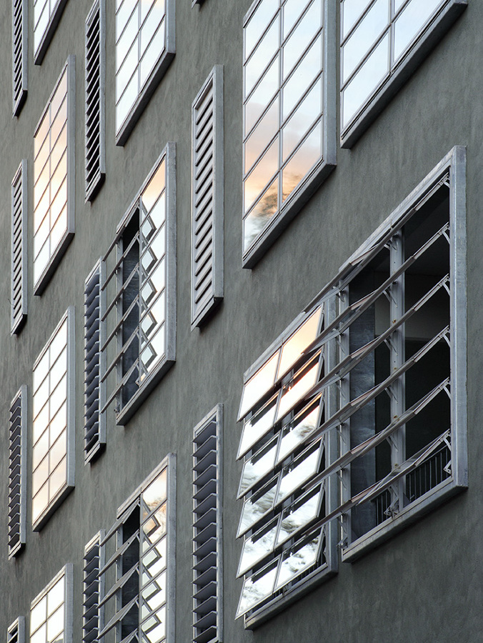 EDIFICIO CON VENTANA HERVENT
