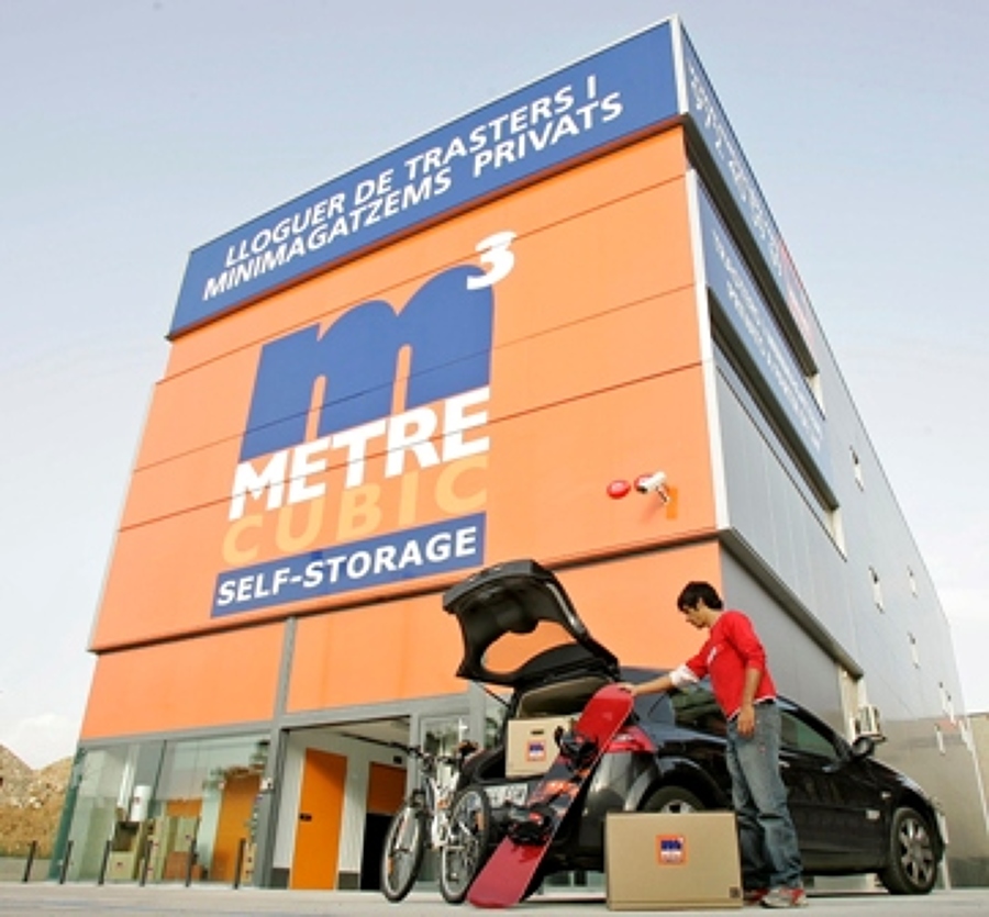 Edificio de calle industria 10