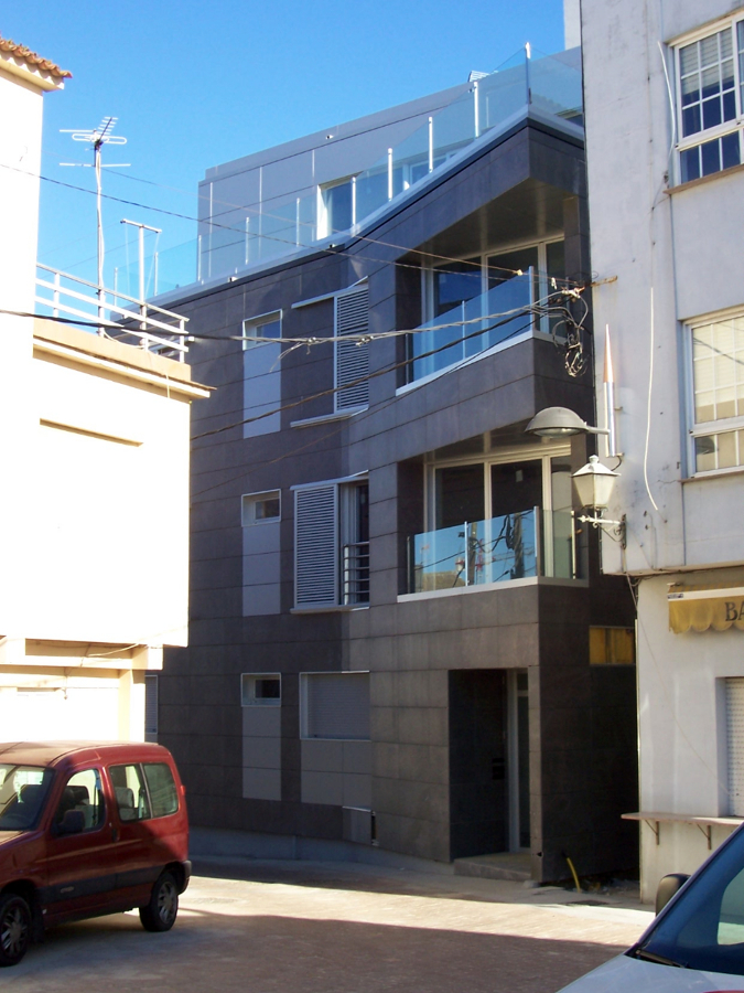 Edificio de viviendas en Portonovo_01