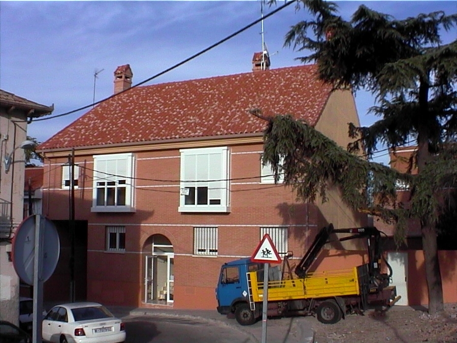 EDIFICIO DE VIVIENDAS Y PLAZAS DE GARAJE