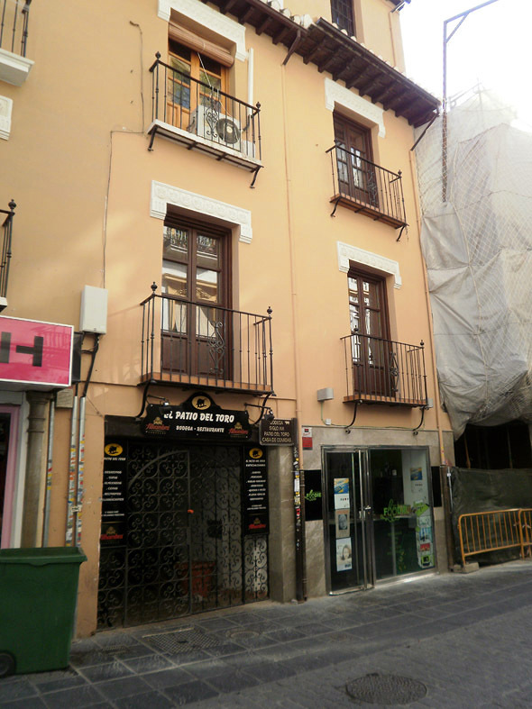 EDIFICIO DESTINADO A CAFE-BAR