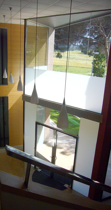 Edificio Oficinas ARSAM_acceso desde el interior