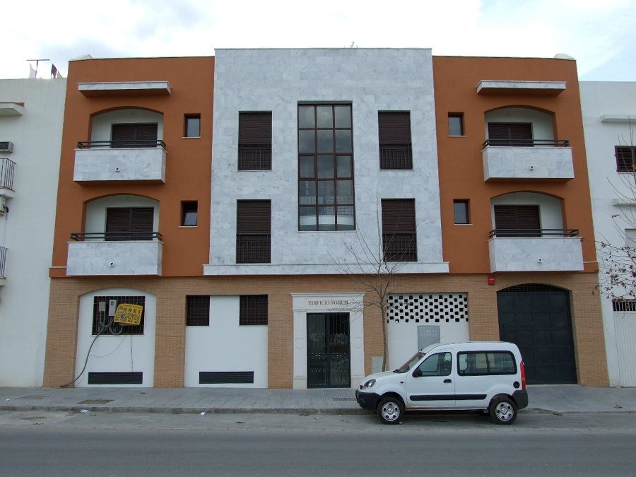 EDIFICIO PLURIFAMILIAR 4 VIVIENDAS Y LOCAL