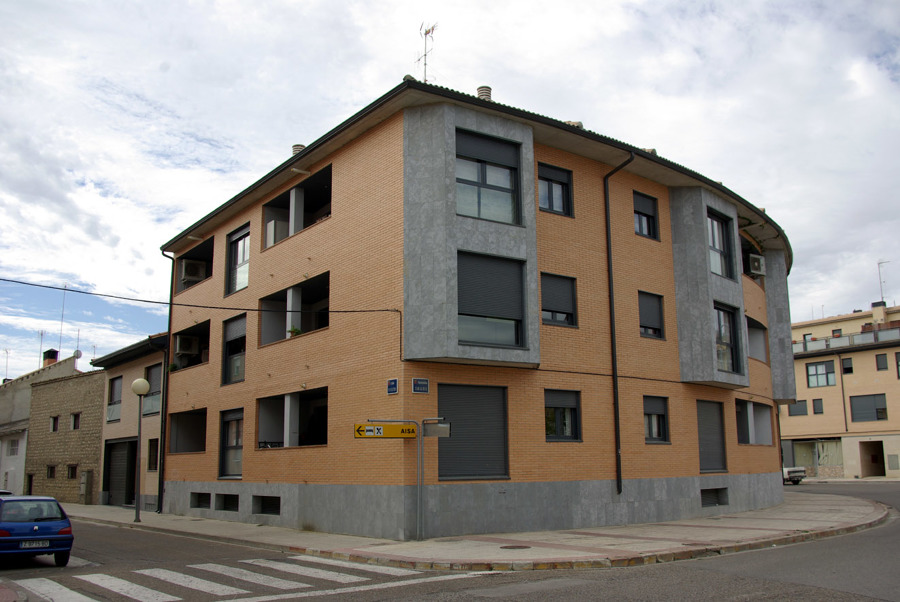 Edificio Zaragoza en Zuera.