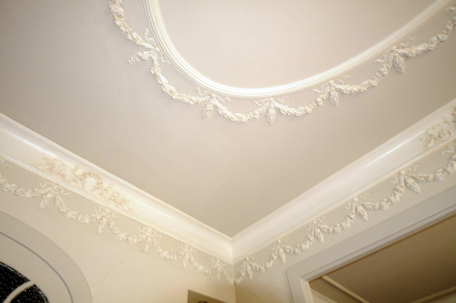 EHABILITACION PISO SEÑORIAL: Detalle tallas y escocias