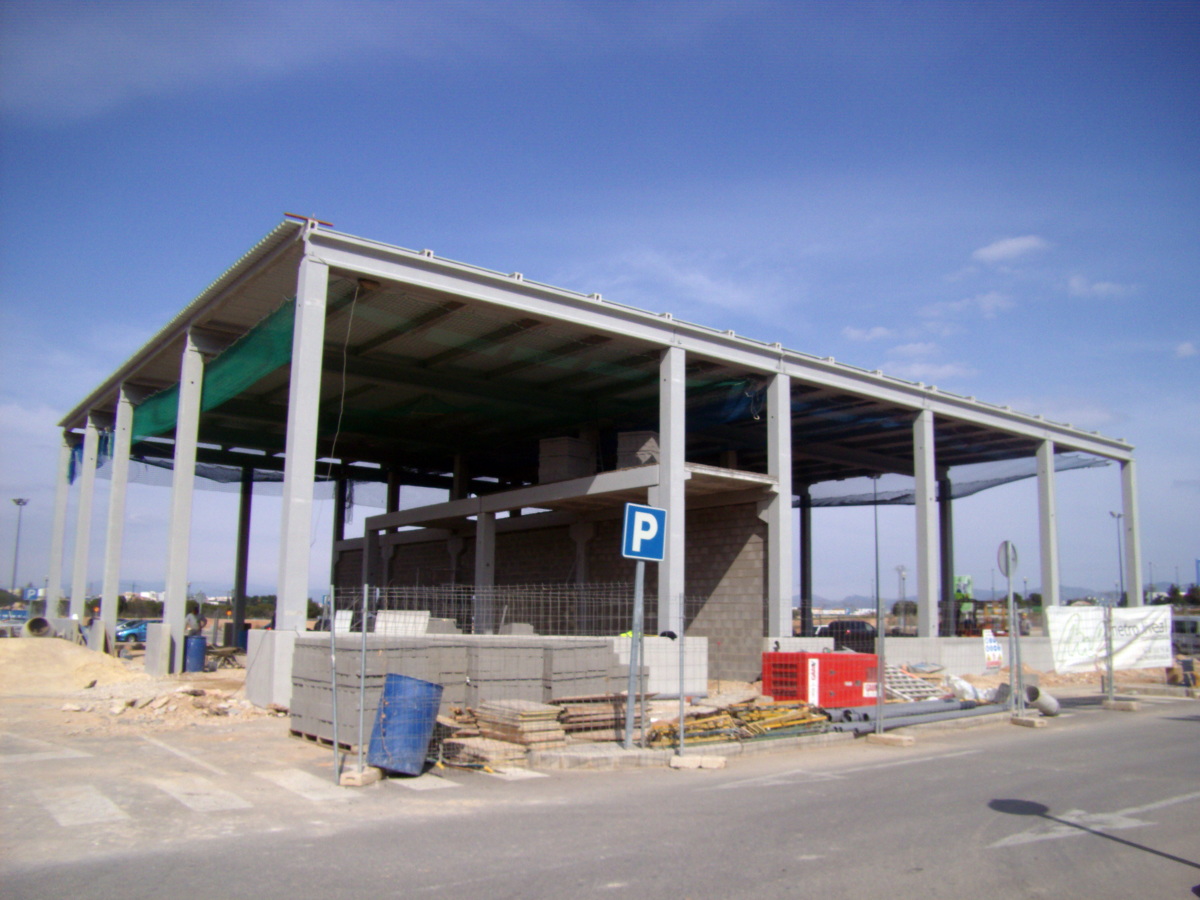 EJECUCIÓN DE NAVE DESTINADA A TALLER DE VEHICULOS EN POBLA DE VALLBONA(VALENCIA)