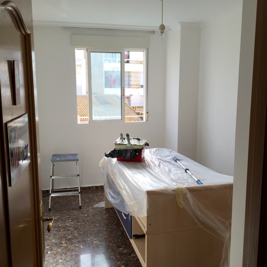 el comedor azul pintado en blanco